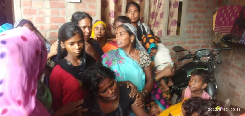 बाराबंकी : खेत में मिला किशोर का शव, हत्या का आरोप, इलाके में भारी आक्रोश और तनाव