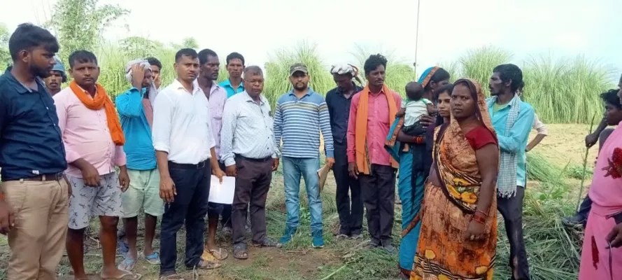 बहराइच: दो वर्ष से प्राथमिक विद्यालय में रह रहे ग्रामीणों को मिली पट्टे की जमीन