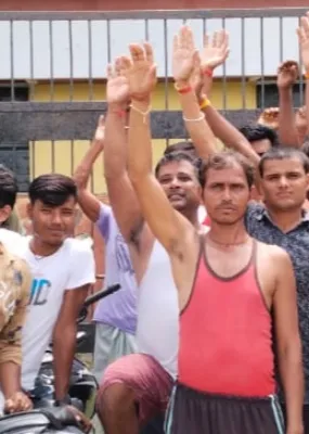 बहराइच : नेटवर्क की समस्या से परेशान उपभोक्ताओं का प्रदर्शन