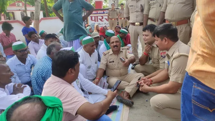 बहराइच : फरियाद लेकर आए भाकियू के लोगों को भगाया, मोबाइल छीना