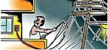 काशीपुर: सरकारी खंभे व तार से खींच डाली तीन किमी लाइन