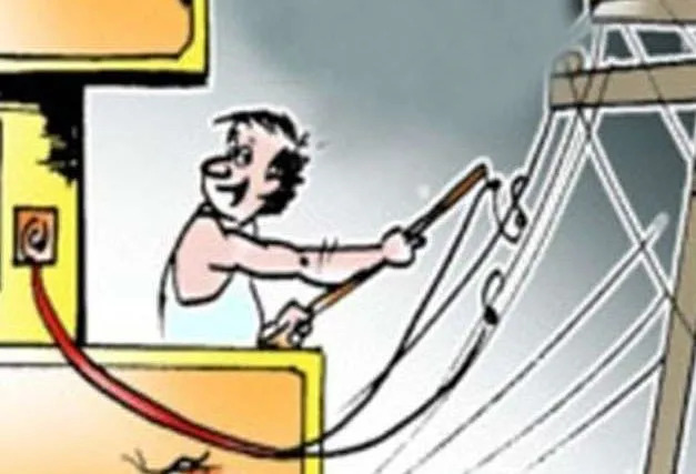 बरेली: मानपुर में बिजली विभाग की टीम ने की छापेमारी, कई लोगों के यहां पकड़ी गई बिजली चोरी