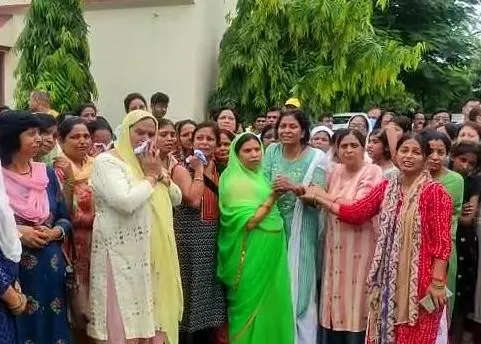 बरेली: विशेष के परिजनों ने लगाया स्कूल के खिलाफ लापरवाही का आरोप, स्कूल को बंद करने की मांग