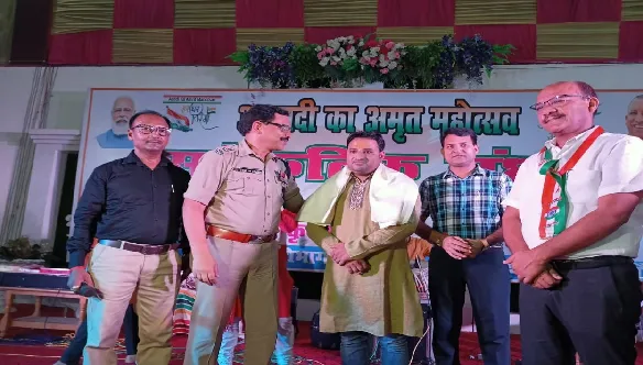 बिजनौर: लाखों वीरों के बलिदान से मिली आजादी – जिलाधिकारी