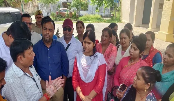 बिजनौर : महिला अस्पताल में प्रसव सुविधा फिर से चालू कराने को लेकर भाजपाइयों ने खोला मोर्चा