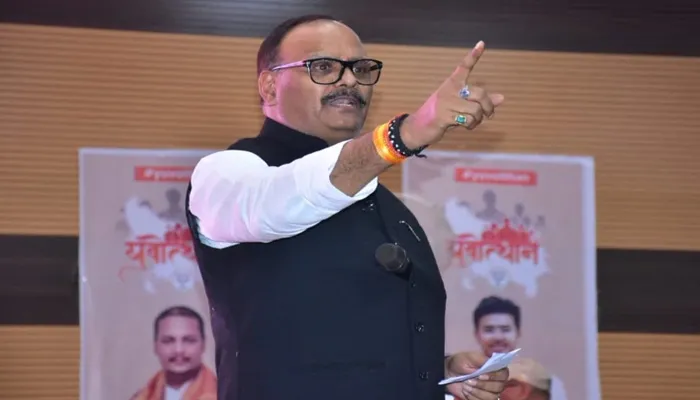 लखनऊ : डिप्टी सीएम ब्रजेश पाठक ने संभाली कमान, प्रशासन से तीन दिन में ट्रैफिक सिस्टम दुरुस्त करने का मांगा एक्शन प्लान