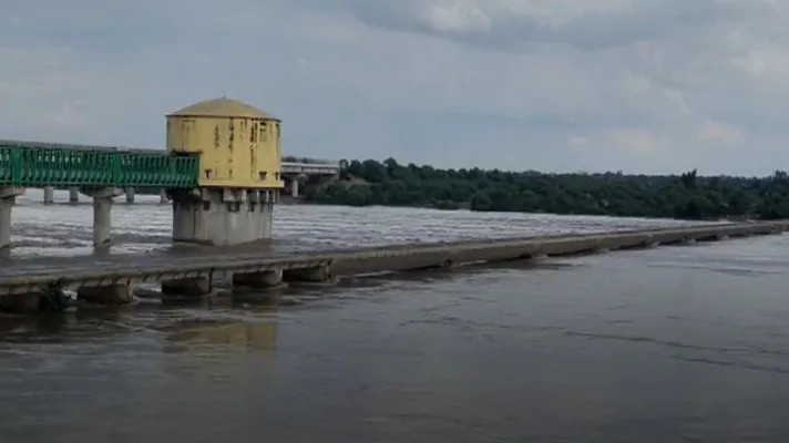 इटावा : बैराज के पानी से उफनाई चंबल नदी, कई गांव बाढ़ की जद में