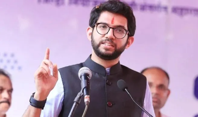 आदित्य ठाकरे ने की शिंदे गुट के विधायकों की तीखी आलोचना, कही ये बड़ी बात