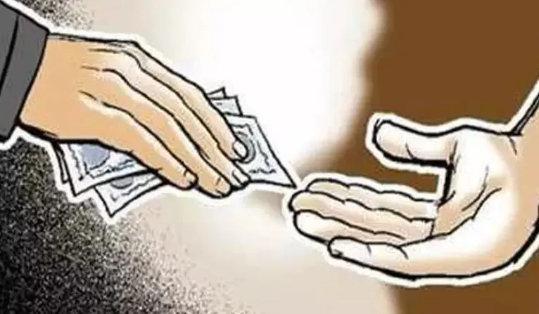 रोडवेज परिचालक 40 हजार रुपए की रिश्वत लेते गिरफ्तार