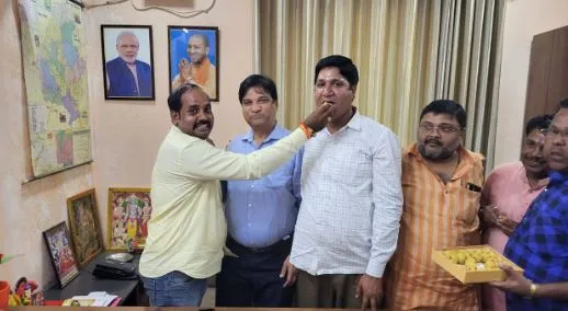 बरेली: भूपेंद्र सिंह चौधरी को यूपी का प्रदेश अध्यक्ष बनाने पर भाजपाइयों में खुशी की लहर, बांटी मिठाइयां