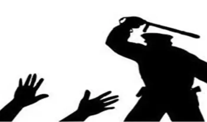 रामपुर: पुलिसकर्मी की पिटाई से किसान की बिगड़ी हालत, हंगामा