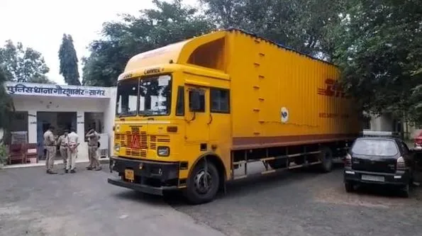 कंटेनर ट्रक से लुटेरों ने 12 करोड़ रुपए के मोबाइल फोन लूटे, पुलिस ने 24 घंटे में किए बरामद