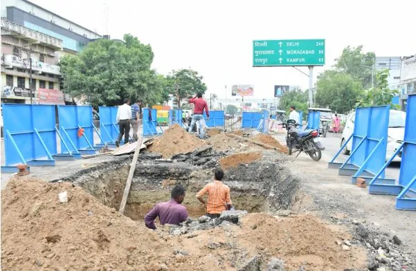 बरेली: स्काई वॉक कार्य शुरू, अयूब खां चौराहे पर खुलेंगी 150 दुकानें