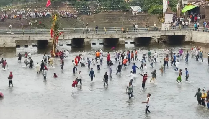 मध्यप्रदेश: छिंदवाड़ा जिले के गोटमार मेले में 300 लोग हुए घायल