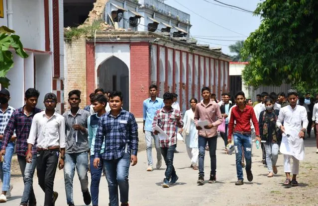 बरेली: CCTV की निगरानी में हुई कंपार्टमेंट परीक्षा, 604 परीक्षार्थियों में से 47 ने छोड़ी