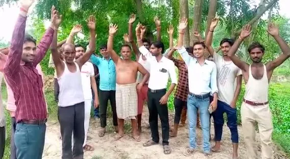 पीलीभीत: फर्जी जांच पर बसंतापुर में लगे ‘मरौरी बीडीओ’ मुर्दाबाद के नारे