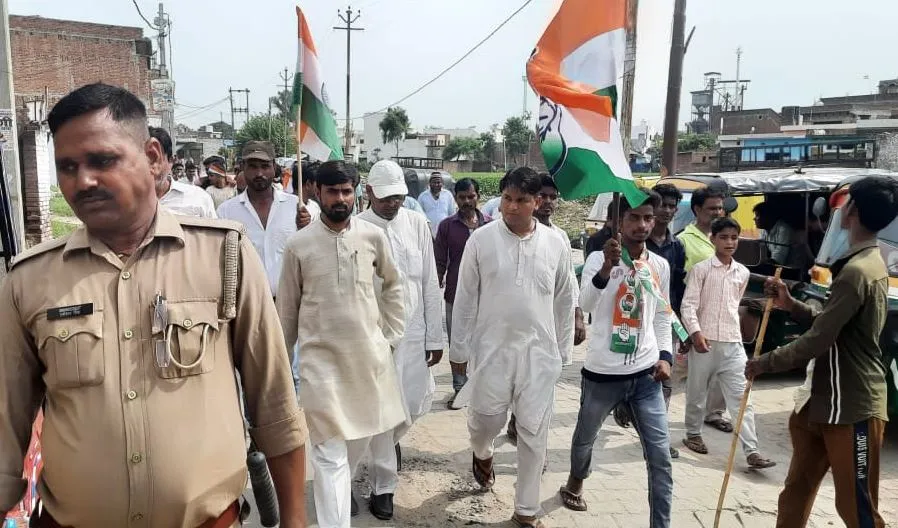 बरेली: कांग्रेस ने निकाली पदयात्रा, भाजपा पर जमकर साधा निशाना
