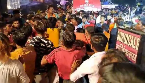 बरेली: डीजे पर डांस करने को लेकर दो पक्षों में जमकर मारपीट, हंगामा