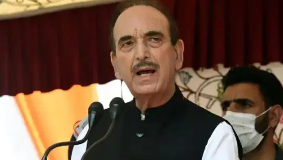 जम्मू कश्मीर में गुलाम नबी आजाद के समर्थन में तीन और कांग्रेस नेताओं ने दिया इस्तीफा