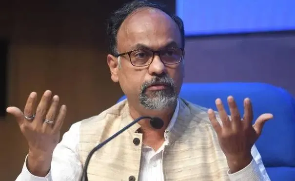समाज के कई वर्गों के लिए काफी महंगा है स्वास्थ्य बीमा, लागत घटाने की जरूरत: इरडा चेयरमैन