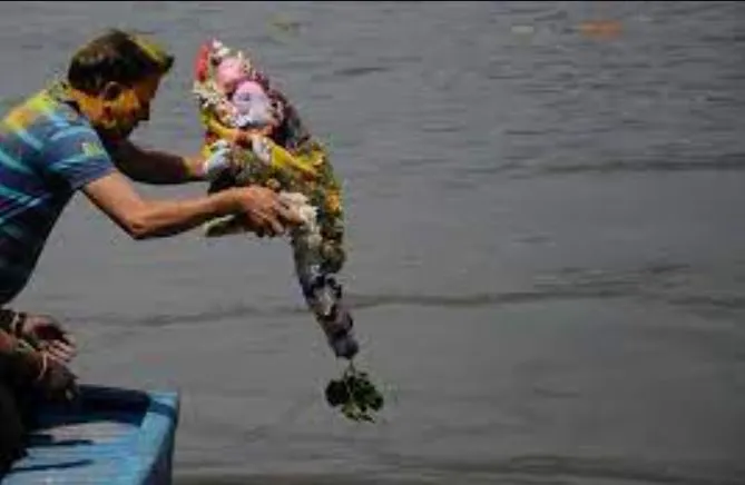 यमुना या अन्य जल निकायों में मूर्ति विसर्जित करने पर जुर्माना के साथ ही होगी कैद: डीपीसीसी