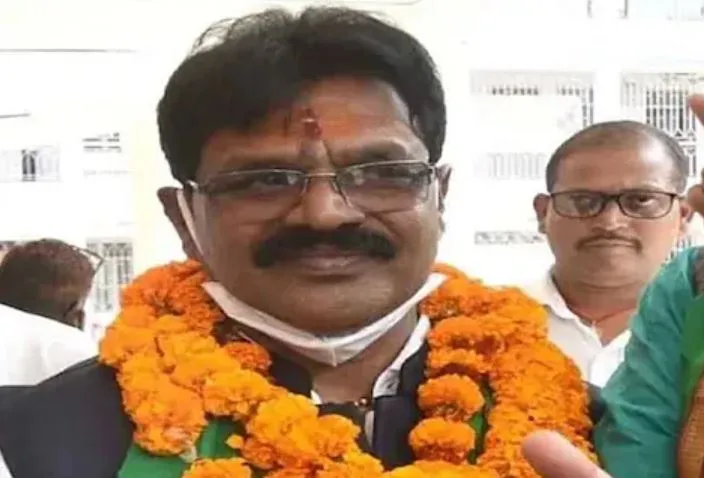 बिहार: विवादों में घिरे विधि मंत्री कार्तिक कुमार का बदला गया विभाग