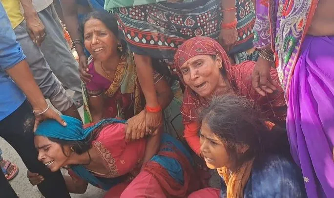 बदायूं: युवक की मौत, परिजनों ने मोर्चरी में जिंदा समझ किया हंगामा