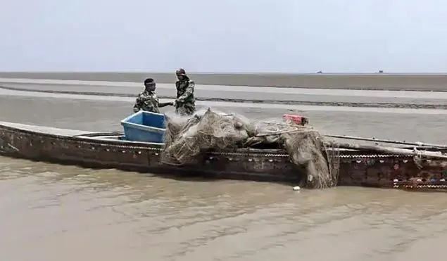 BSF ने एक पाकिस्तानी मछुआरे को पकड़ा, पांच नौकाएं भी की जब्त