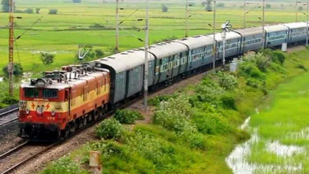 बरेली: कुंभ एक्सप्रेस में बिगड़ी यात्री की तबियत, इलाज के बाद ट्रेन रवाना