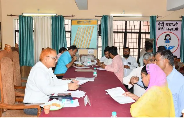 बरेली: सम्पूर्ण समाधान दिवस पर एडीएम सिटी आरडी पांडे ने सुनी समस्याएं