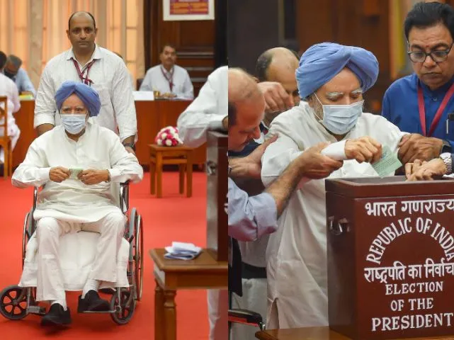 उपराष्ट्रपति चुनाव: मनमोहन सिंह ने किया व्हीलचेयर पर पहुंचकर मतदान 