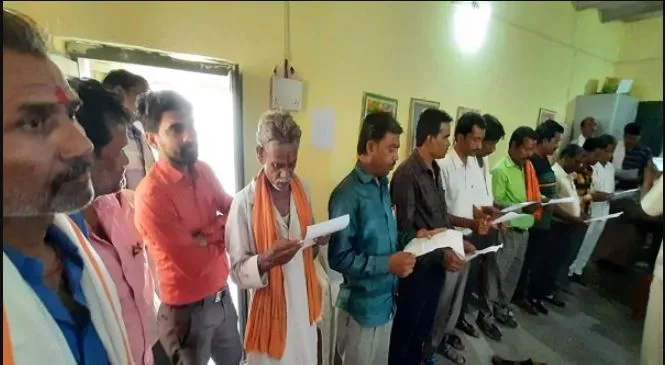 MP: गजब! निर्वाचित महिला पदाधिकारियों की जगह पुरुषों ने ली शपथ, एक अधिकारी निलंबित