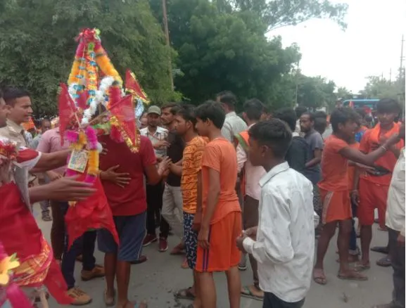 शाहजहांपुर: कांवड़ियों के साथ मारपीट पर बवाल, सकते में आई पुलिस