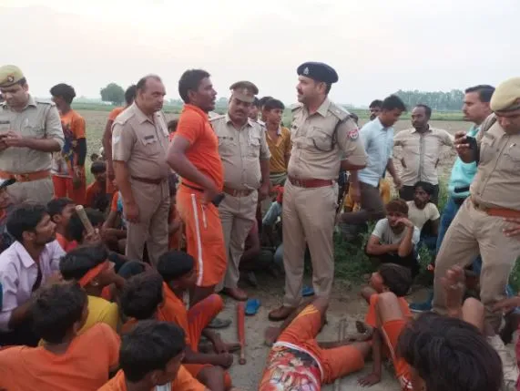 बदायूं,: वजीरगंज इलाके में कांवड़ियों पर हमला और पथराव, 18 घायल