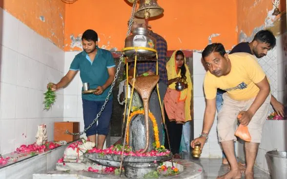 बरेली: नाग पंचमी आज, नाथ नगरी में लोगों ने की नाग देवता की पूजा, देखें तस्वीरें