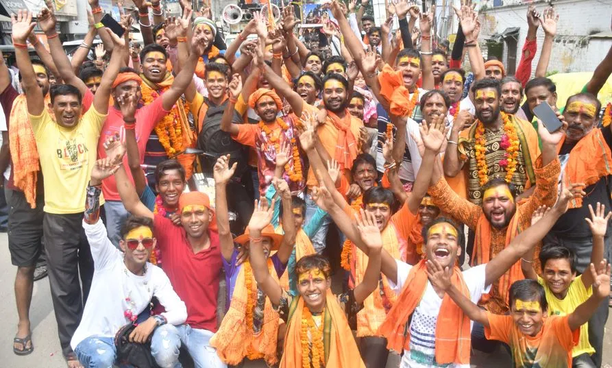 बरेली: सड़कों पर भगवा सैलाब, गूंजे हर-हर महादेव के जयकारे