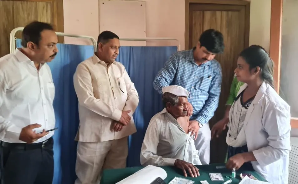 बरेली: आईटीबीपी कैंपस अस्पताल पहुंचे धर्मेंद्र कश्यप, बूस्टर डोज बूथ की हुई शुरुआत