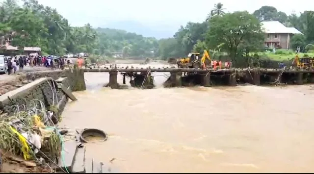 केरल: इदमलयार बांध खोला गया, पेरियार नदी के किनारे बसे लोगों को सतर्क रहने की हिदायत