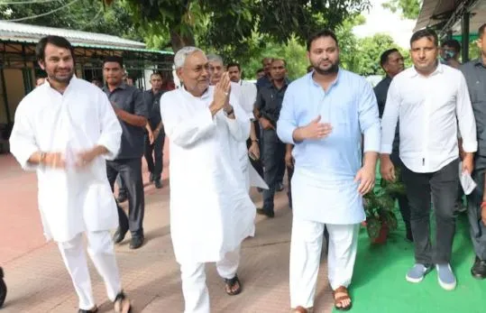 बिहार में एक बार फिर महागठबंधन की सरकार, तेजस्वी बोले- मुख्यमंत्री ने लिया निडर निर्णय