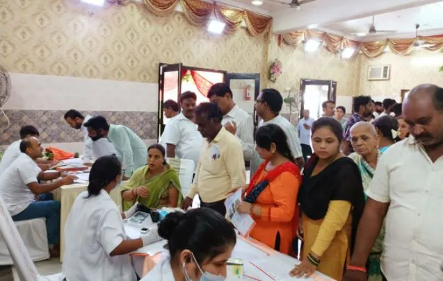 लखनऊ: अटल स्वास्थ्य मेले में उमड़ी भारी भीड़, 1000 से अधिक लोगों का हुआ फ्री मेडिकल टेस्ट