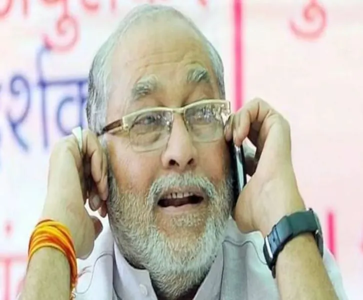 PM के भाई प्रह्लाद मोदी ने जंतर-मंतर पर दिया धरना