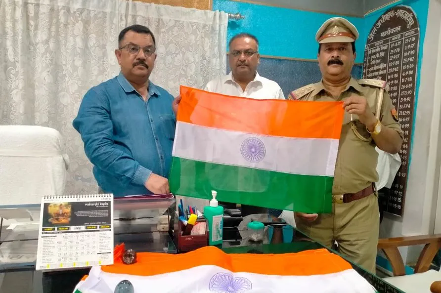 शाहजहांपुर: मृत्यु दंड पाए कैदियों के बनाए तिरंगा सेना करेगी उपयोग