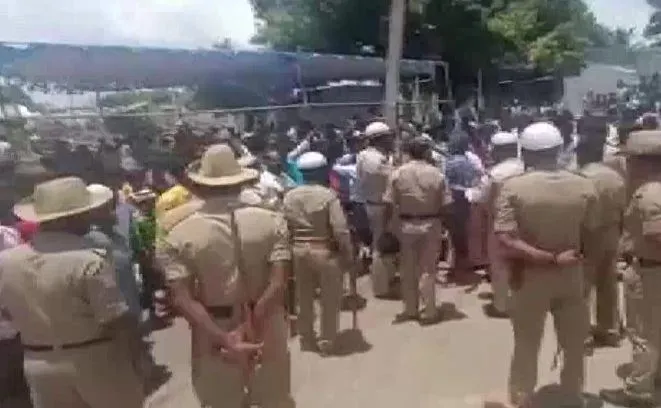 मुस्लिम लड़की से मिलने पहुंचा हिंदू प्रेमी, जमकर बवाल, दो की मौत, धारा 144 लागू