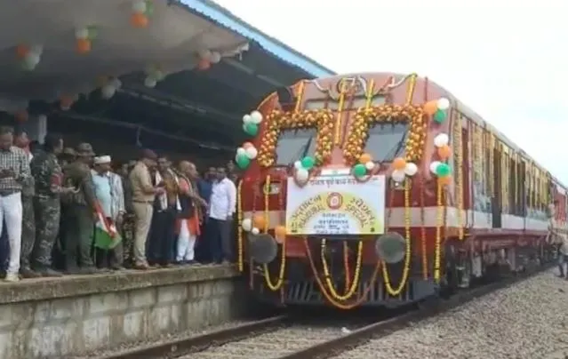 छत्तीसगढ़: आजादी के 75 साल बाद नक्सल प्रभावित अंतागढ़ में पहुंची रेल