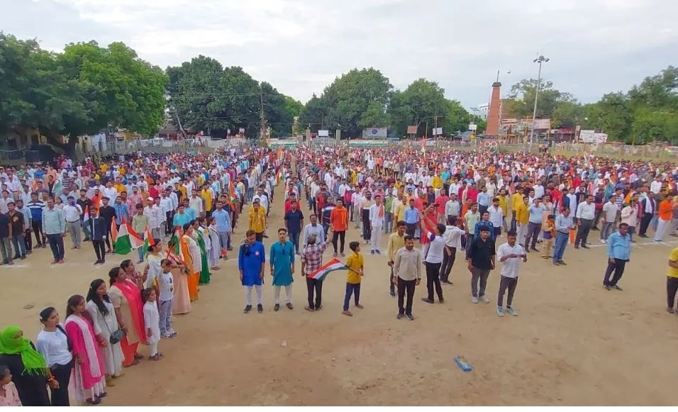शाहजहांपुर: सामूहिक राष्ट्रगान गाकर शहरवासी बोले…वंदे मातरम