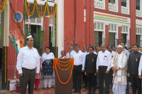 शाहजहांपुर में धूमधाम से मनाया गया स्वतंत्रता दिवस, डीएम ने किया ध्वजारोहण