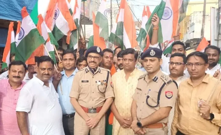 पीलीभीत: भारतीय उद्योग व्यापार मंडल ने निकाली भव्य तिरंगा यात्रा, किया सम्मान