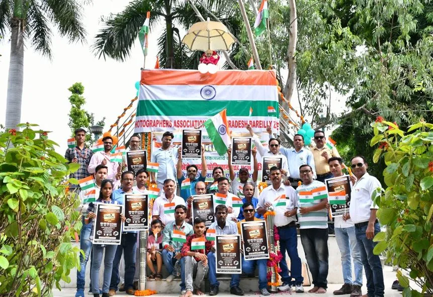 बरेली: फोटोग्राफर्स एसोसिएशन ने स्वतंत्रता दिवस पर निकाली तिरंगा यात्रा