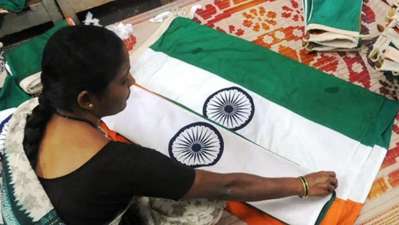बरेली: तिरंगा बनाने की जिसको दी जिम्मेदारी, उसी के खाते में भेजी धनराशि