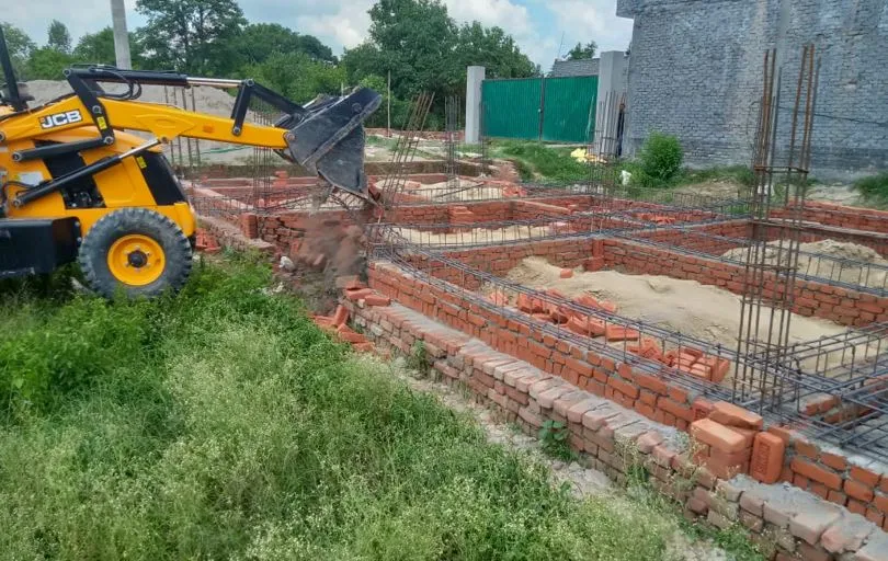 बरेली: एक्शन मोड में बीडीए, मिनी बाईपास पर अवैध कॉलोनी का ढहाया निर्माण